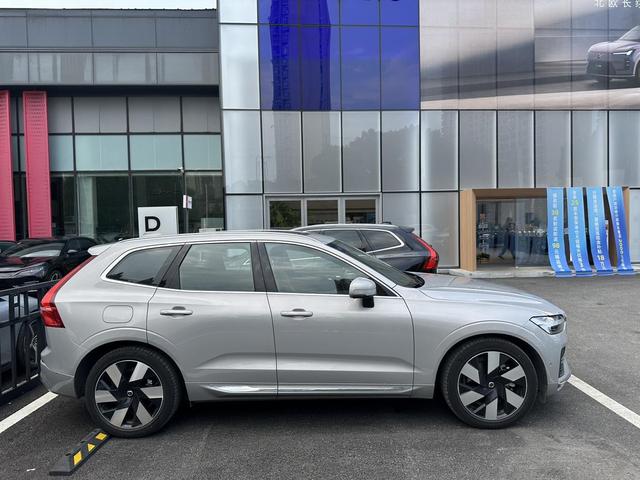 Volvo XC60 2024 thumb 8