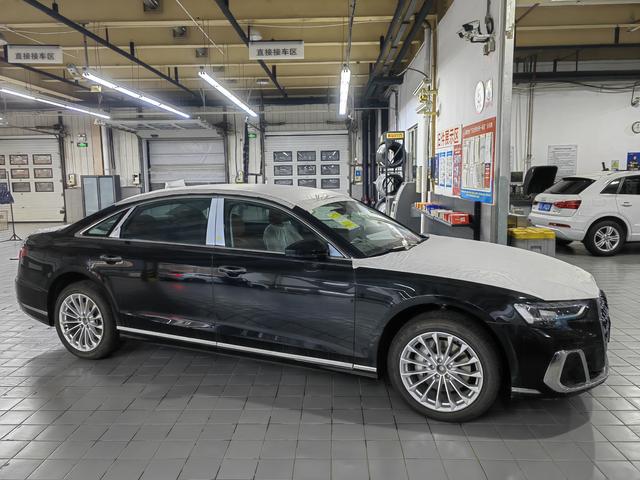 Audi A8 2025 thumb 4