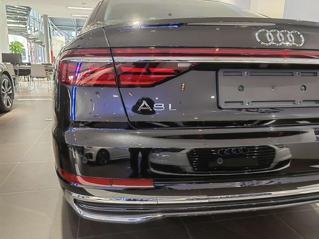 Audi A8 2025 thumb 8