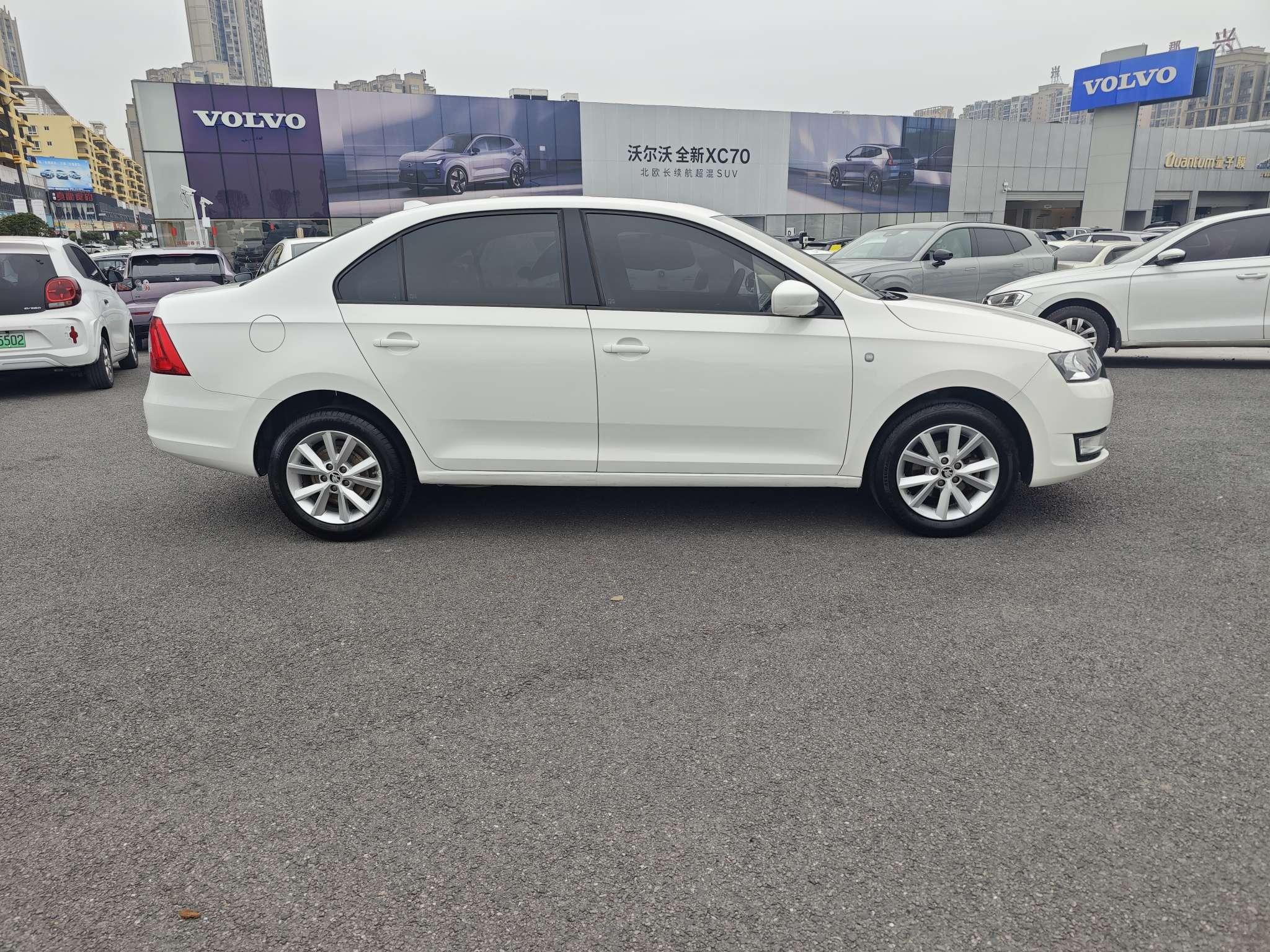 Skoda Rapid 2015 thumb 3