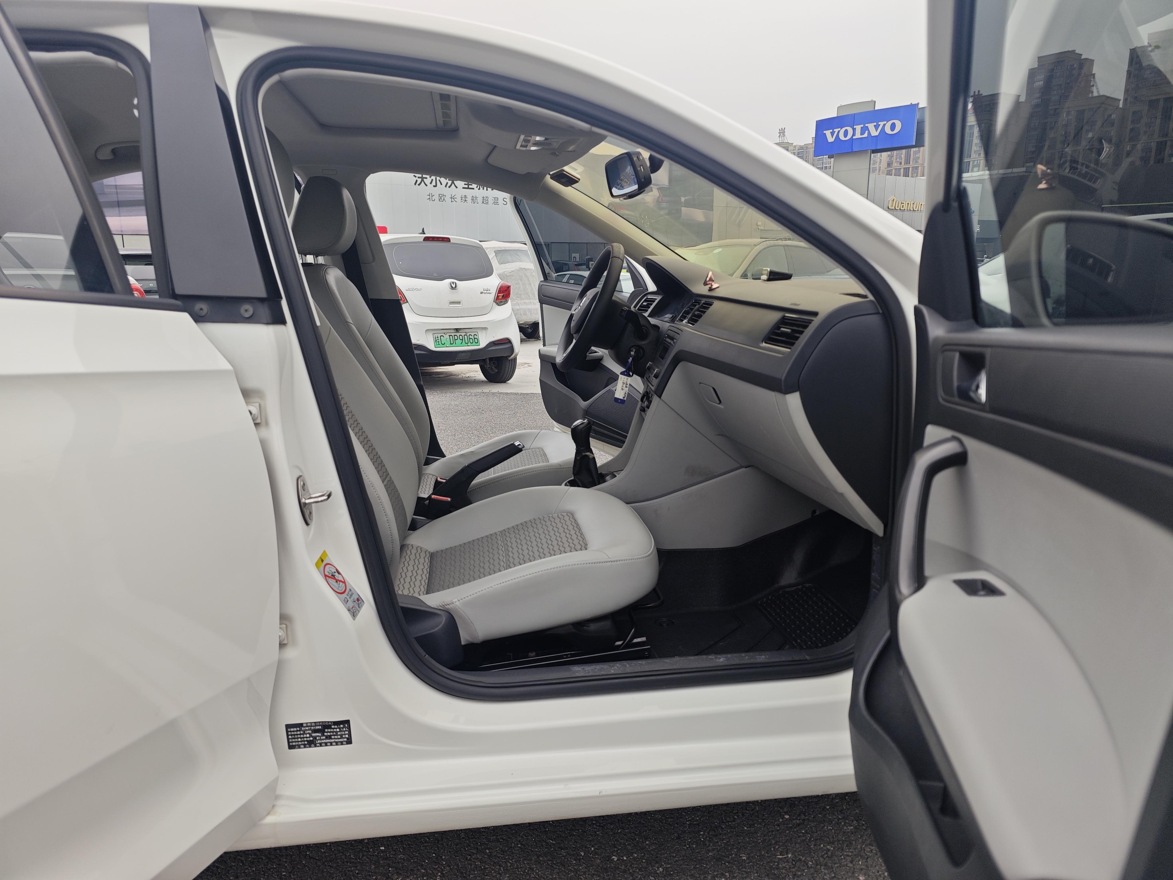 Skoda Rapid 2015 thumb 7