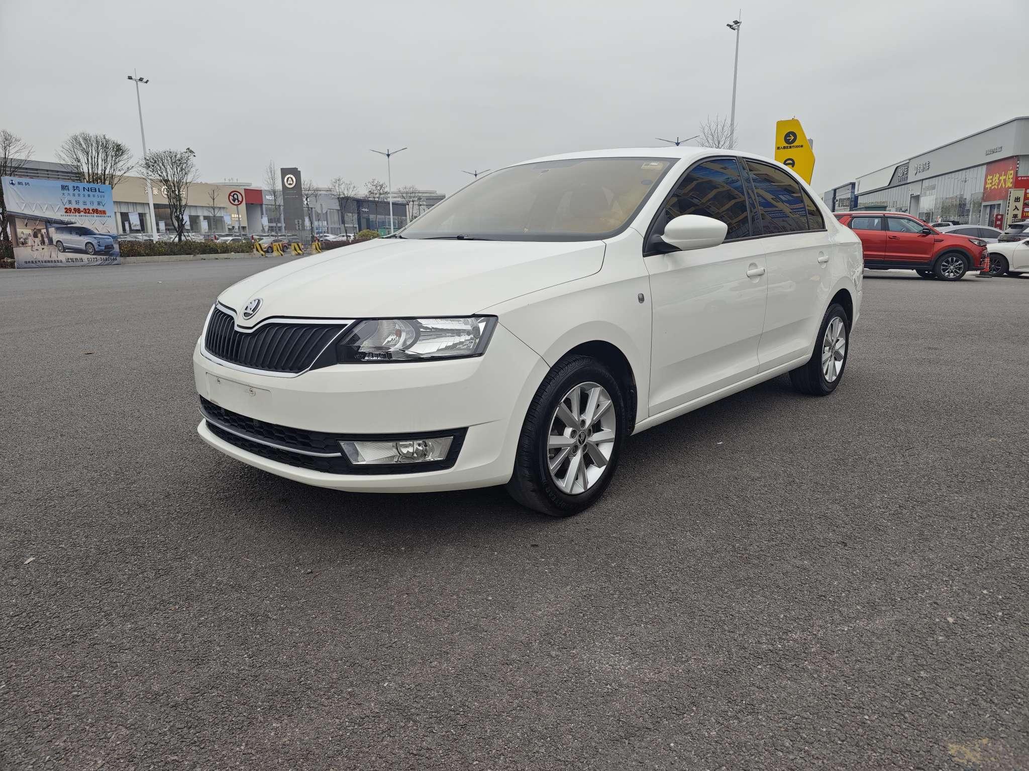Skoda Rapid 2015 thumb 8