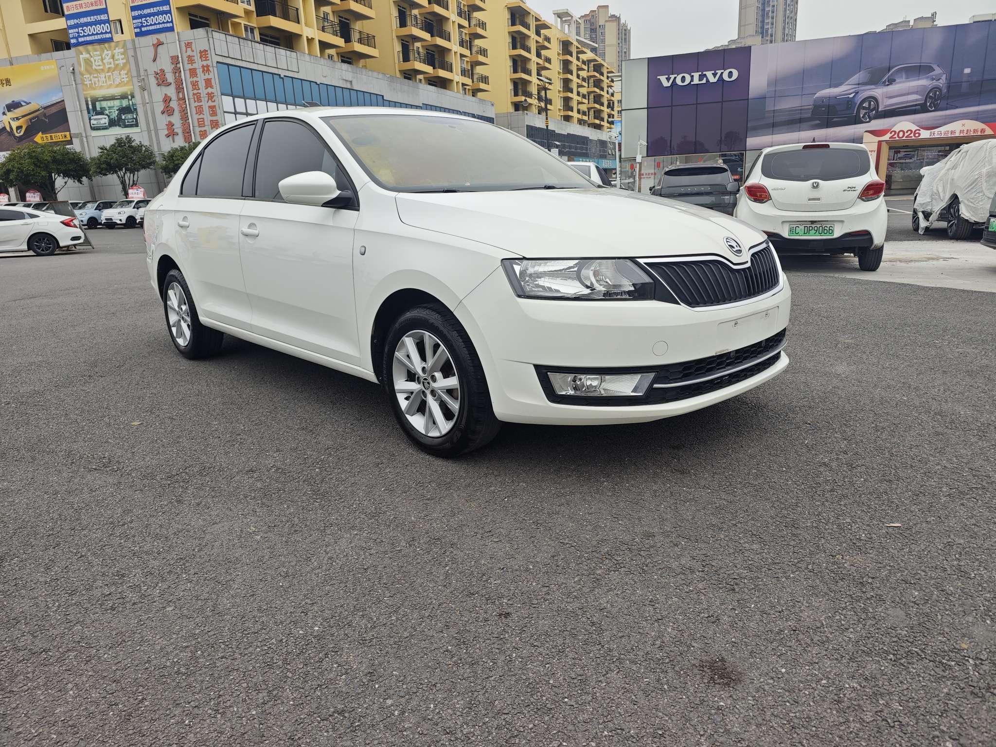 Skoda Rapid 2015 thumb 9