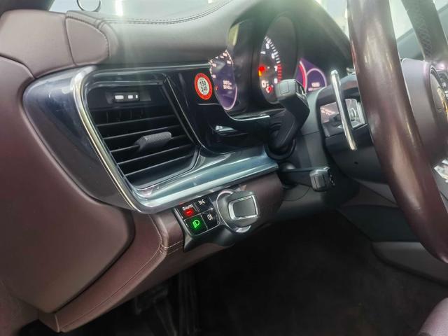 Porsche Panamera 2021 thumb 2