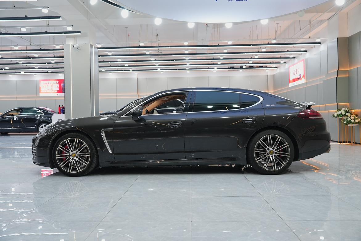 Porsche Panamera 2016 thumb 2