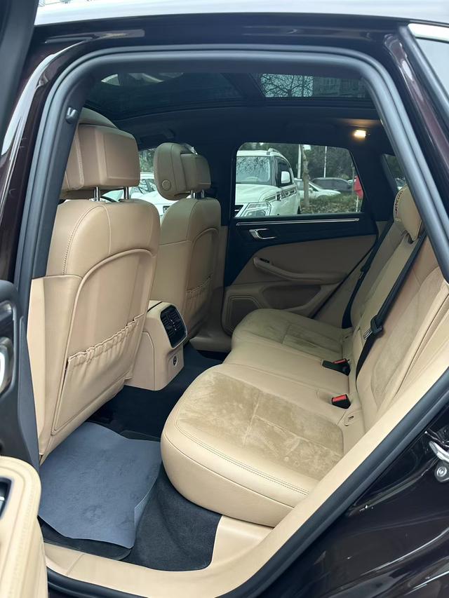 Porsche Macan 2021 thumb 3