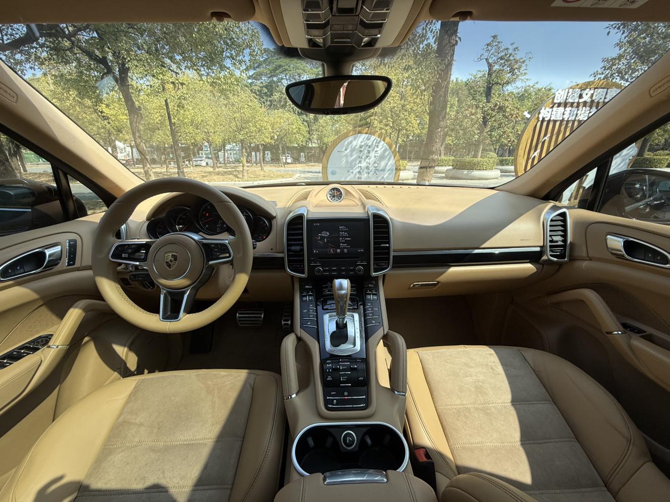 Porsche Cayenne 2016 thumb 10