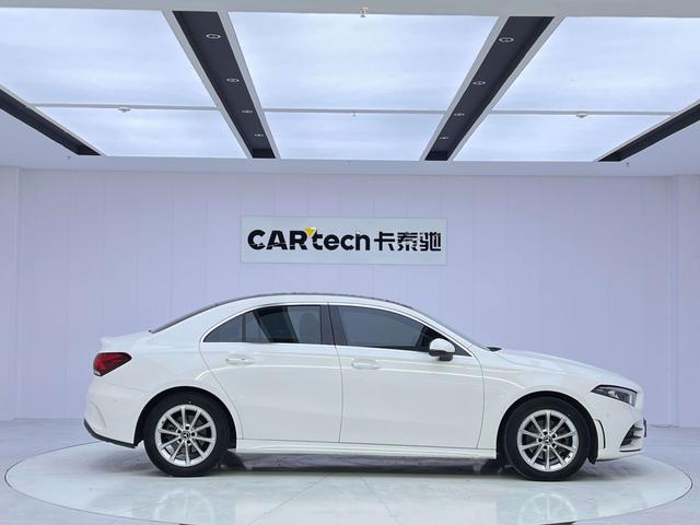 Mercedes-Benz A-Class 2020 thumb 3