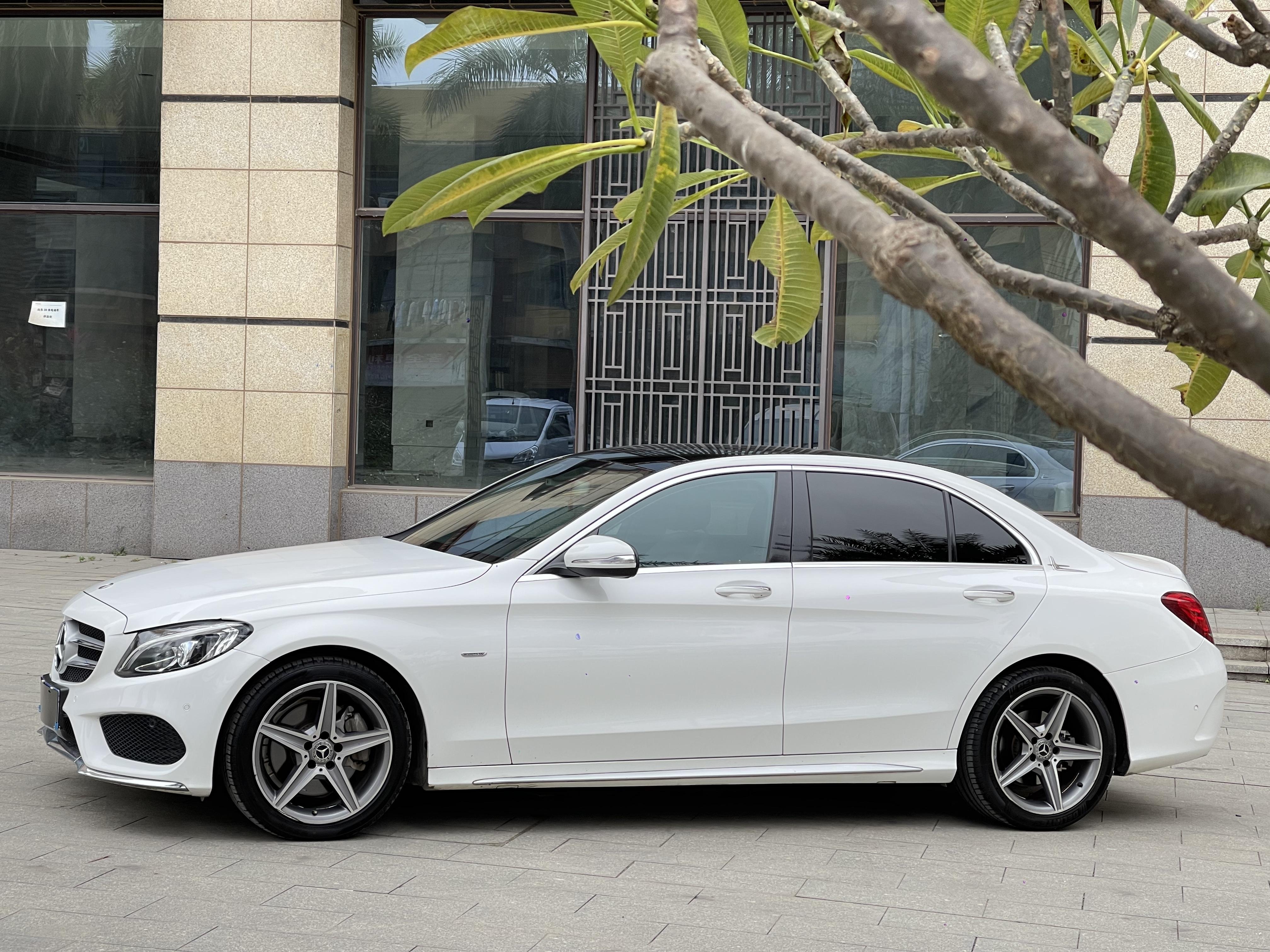 Mercedes-Benz C-Class 2018 thumb 2