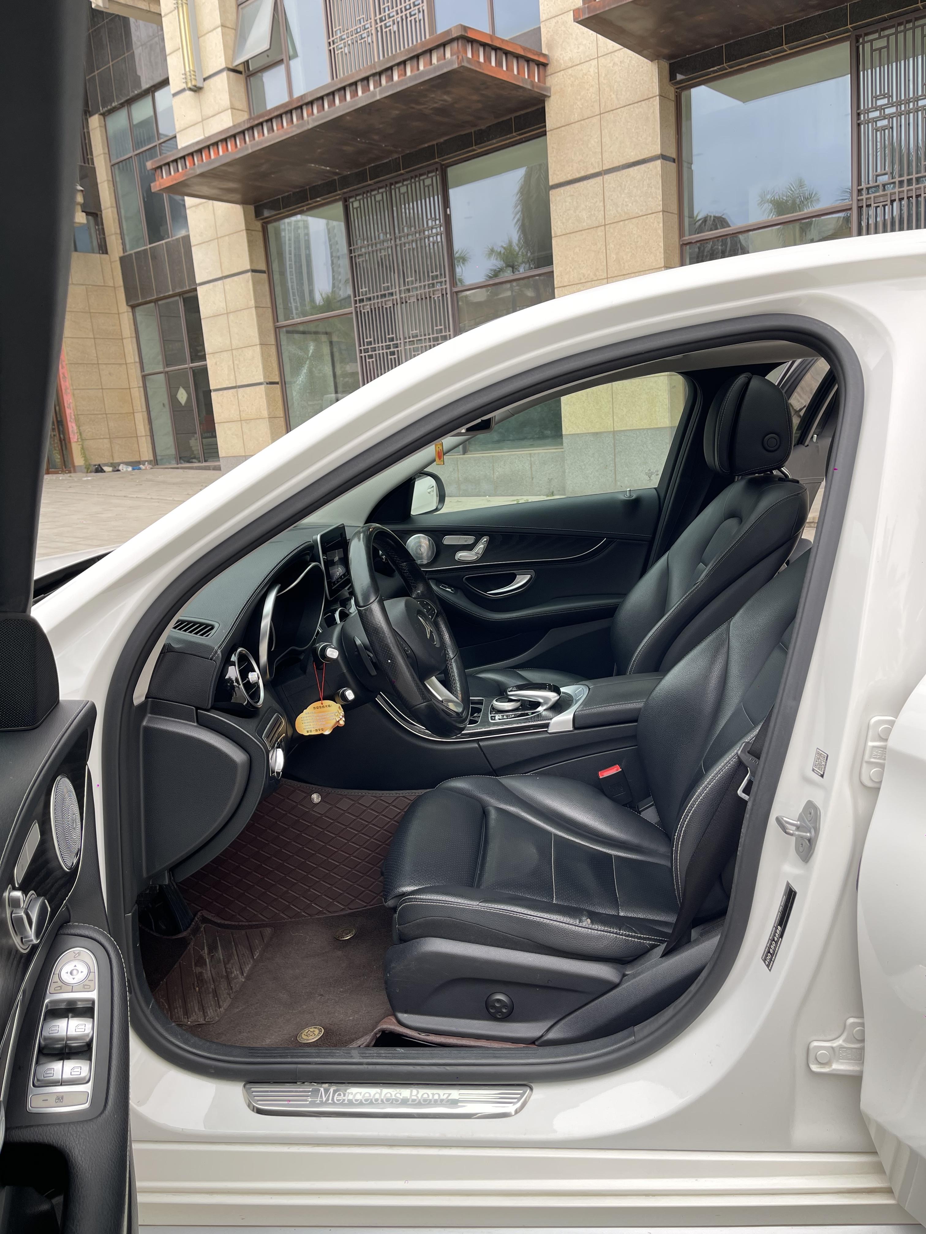 Mercedes-Benz C-Class 2018 thumb 11