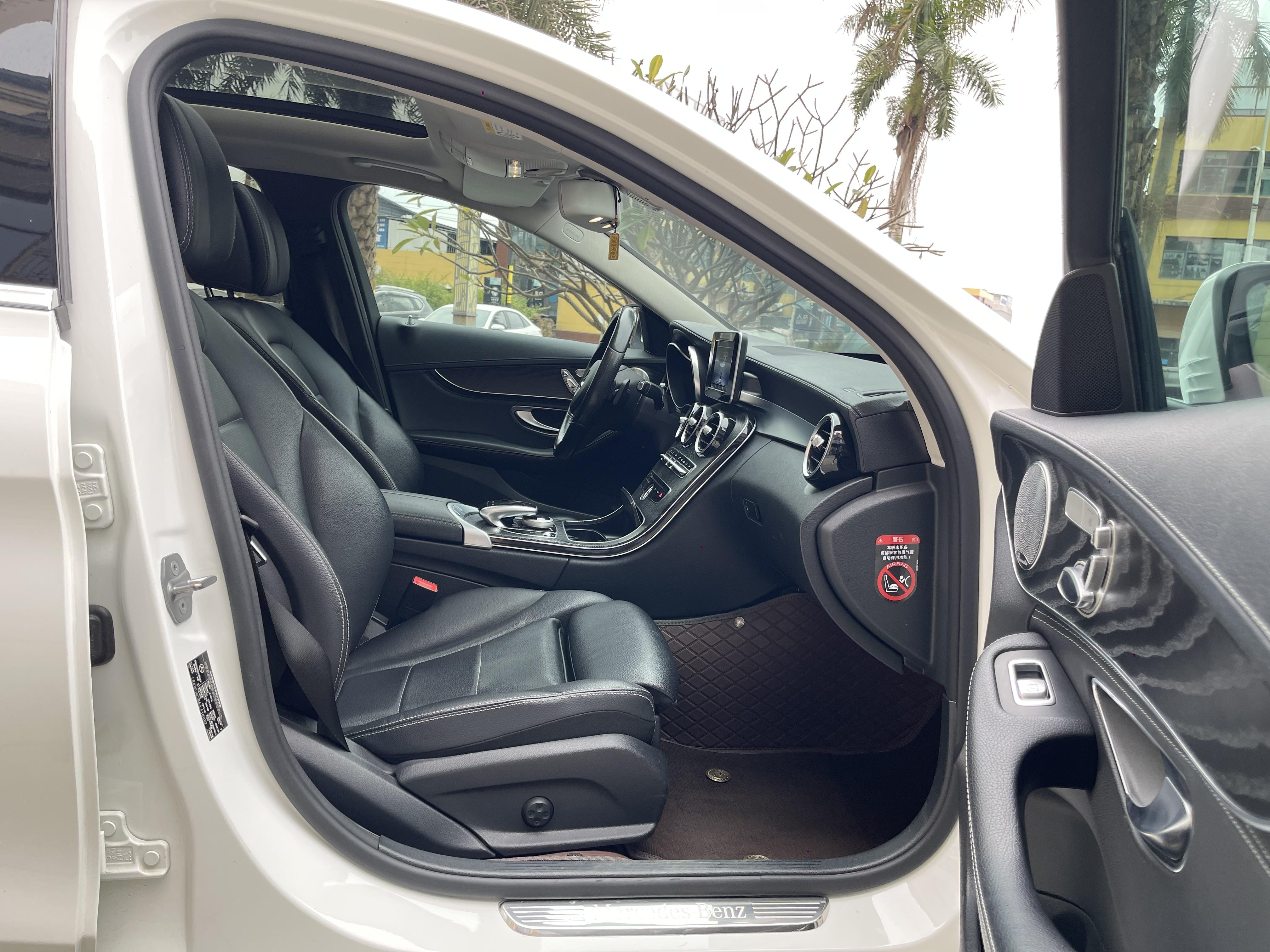 Mercedes-Benz C-Class 2018 thumb 12