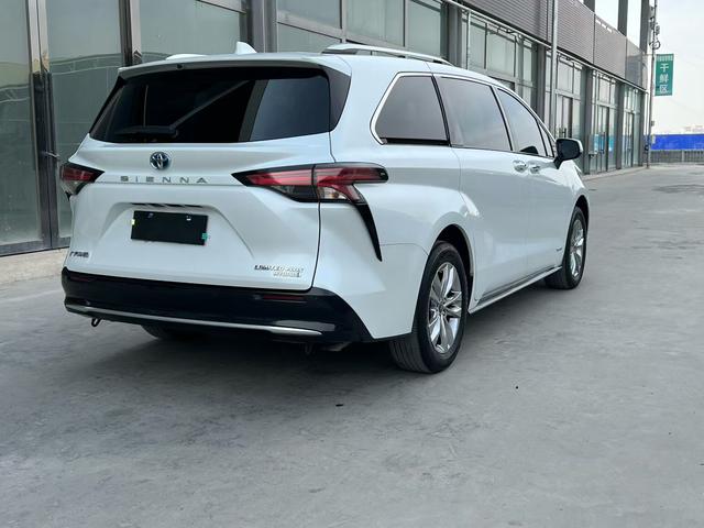 Toyota Sienna 2021 thumb 2
