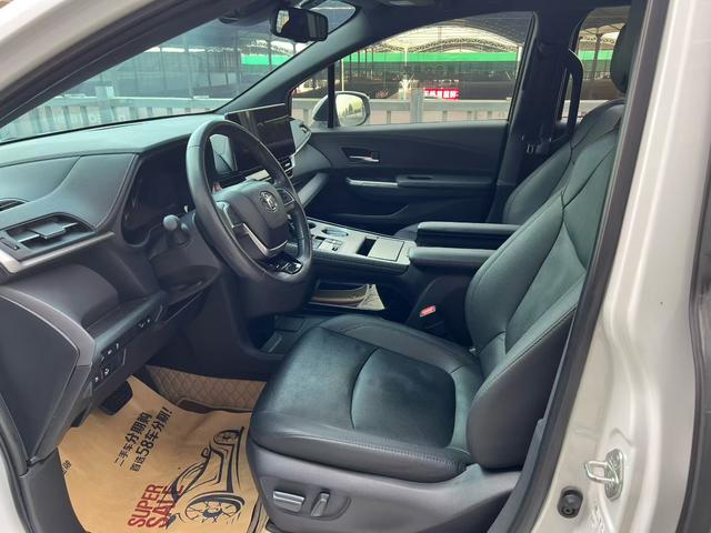 Toyota Sienna 2021 thumb 3