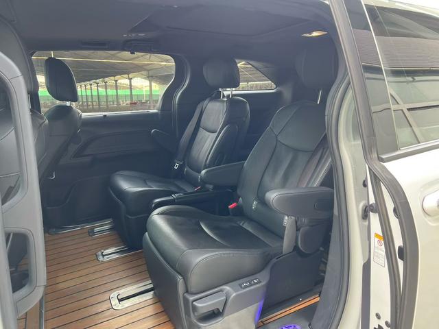 Toyota Sienna 2021 thumb 5