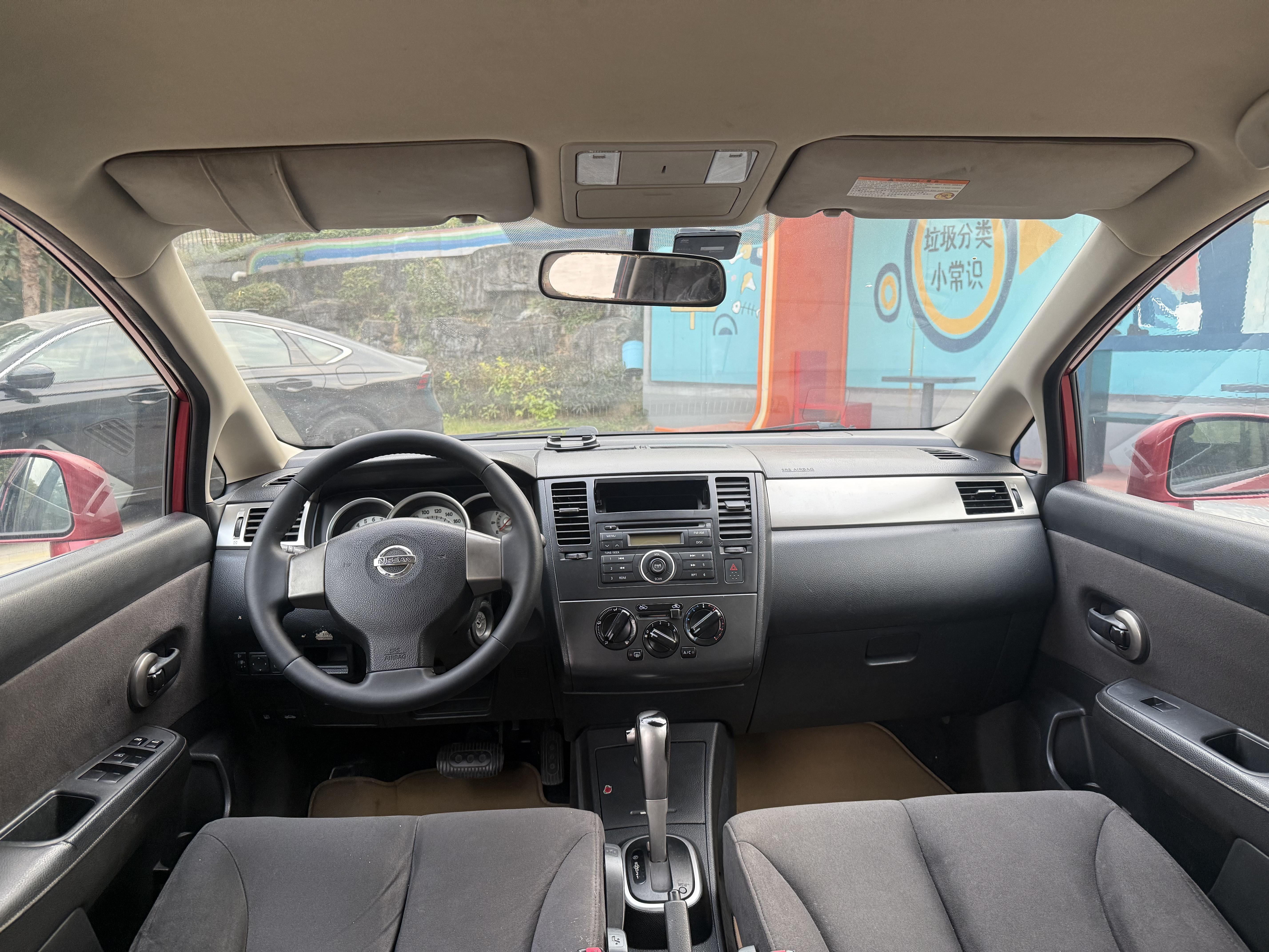 Nissan Tiida 2010 thumb 5