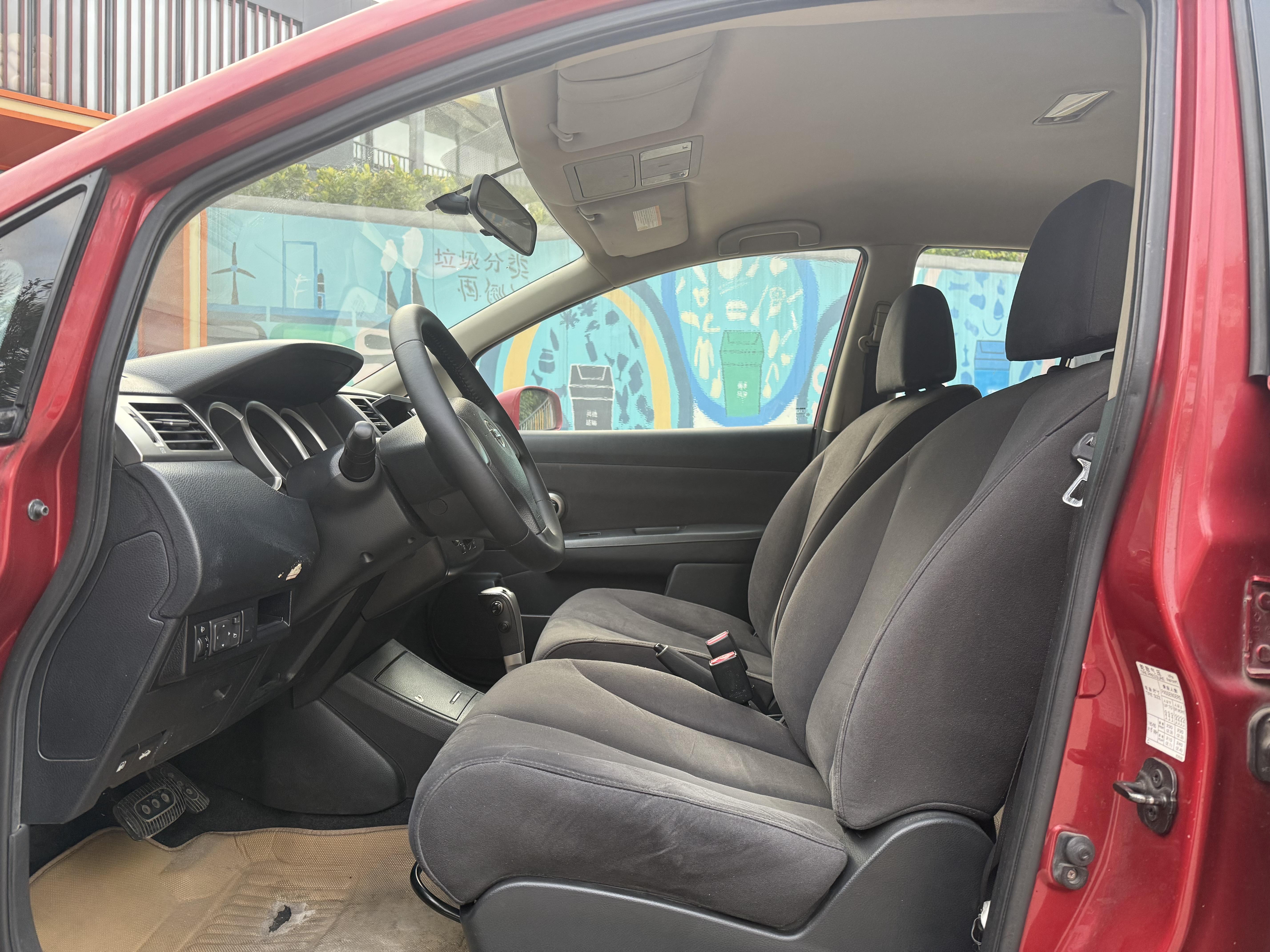 Nissan Tiida 2010 thumb 6
