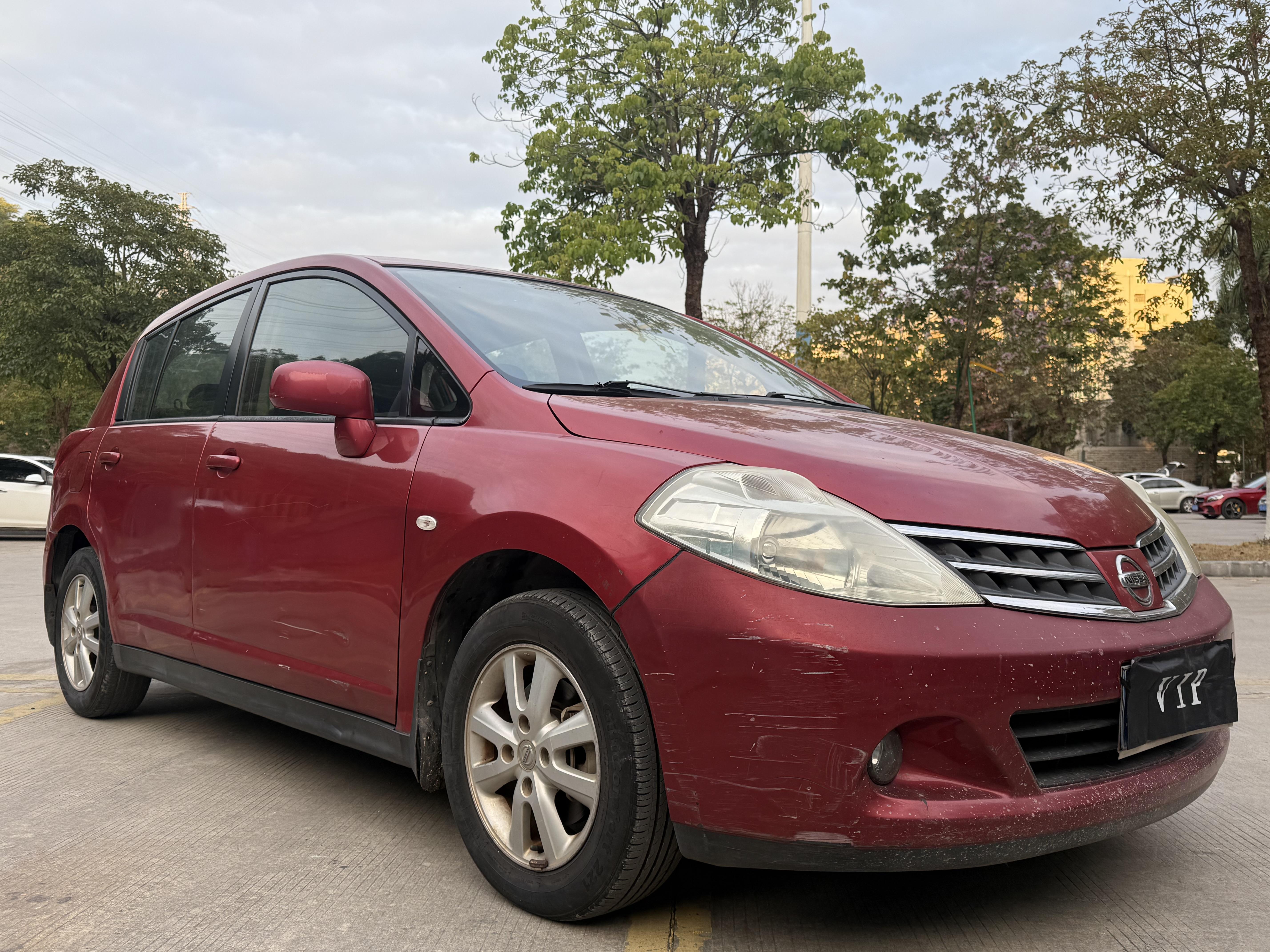 Nissan Tiida 2010 thumb 10