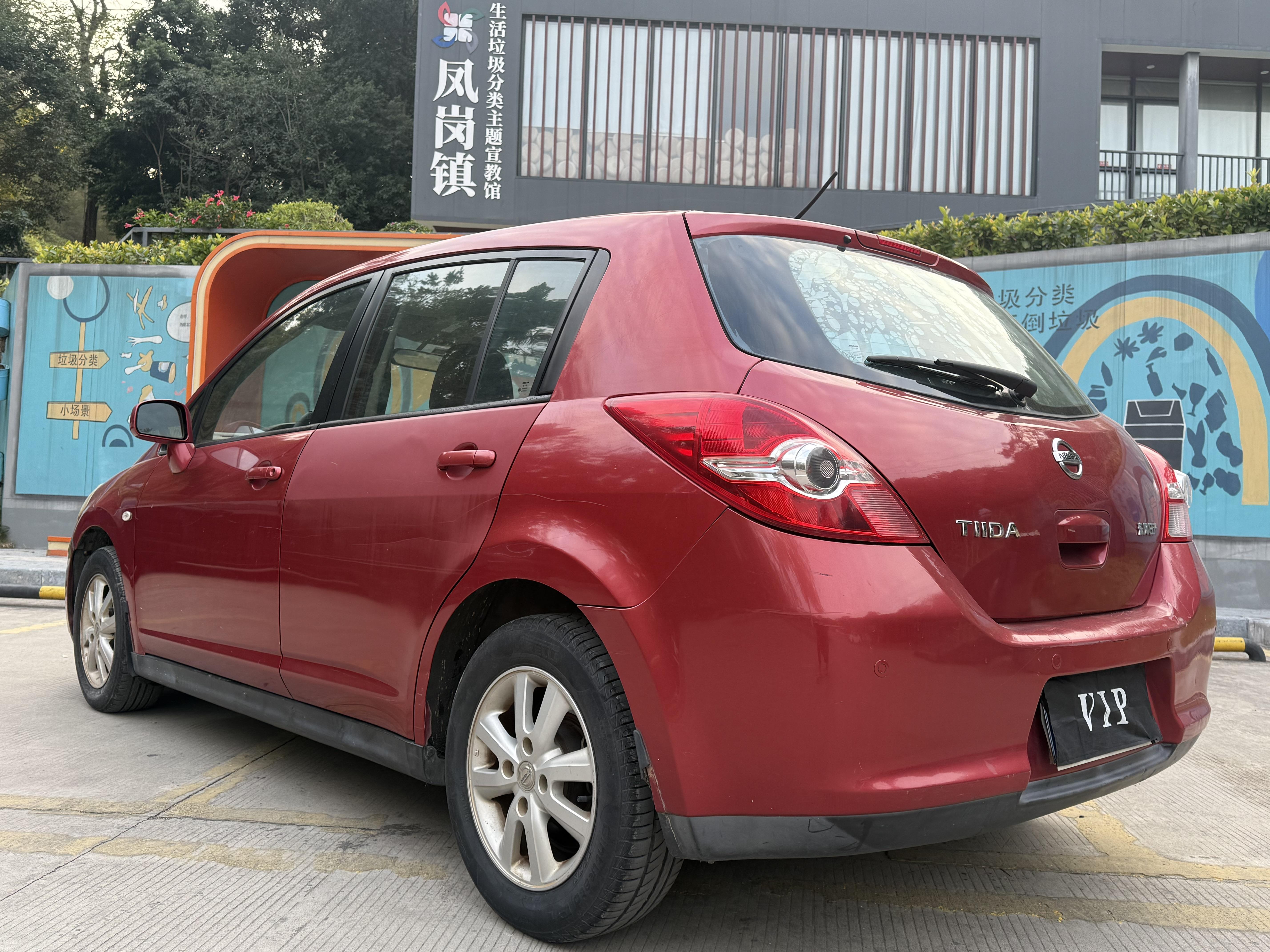 Nissan Tiida 2010 thumb 11