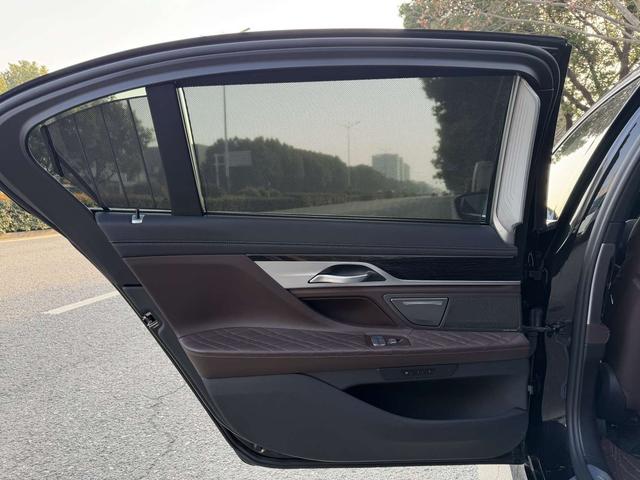 BMW 7 серии 2019 thumb 11