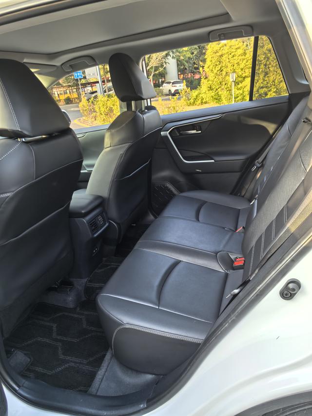 Toyota RAV4 2023 thumb 3