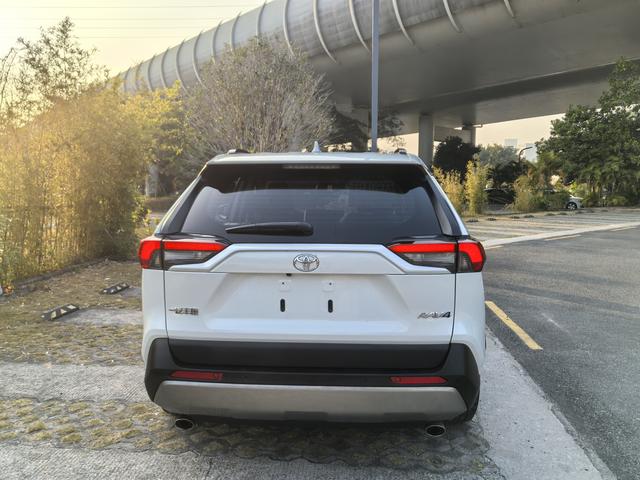 Toyota RAV4 2023 thumb 8
