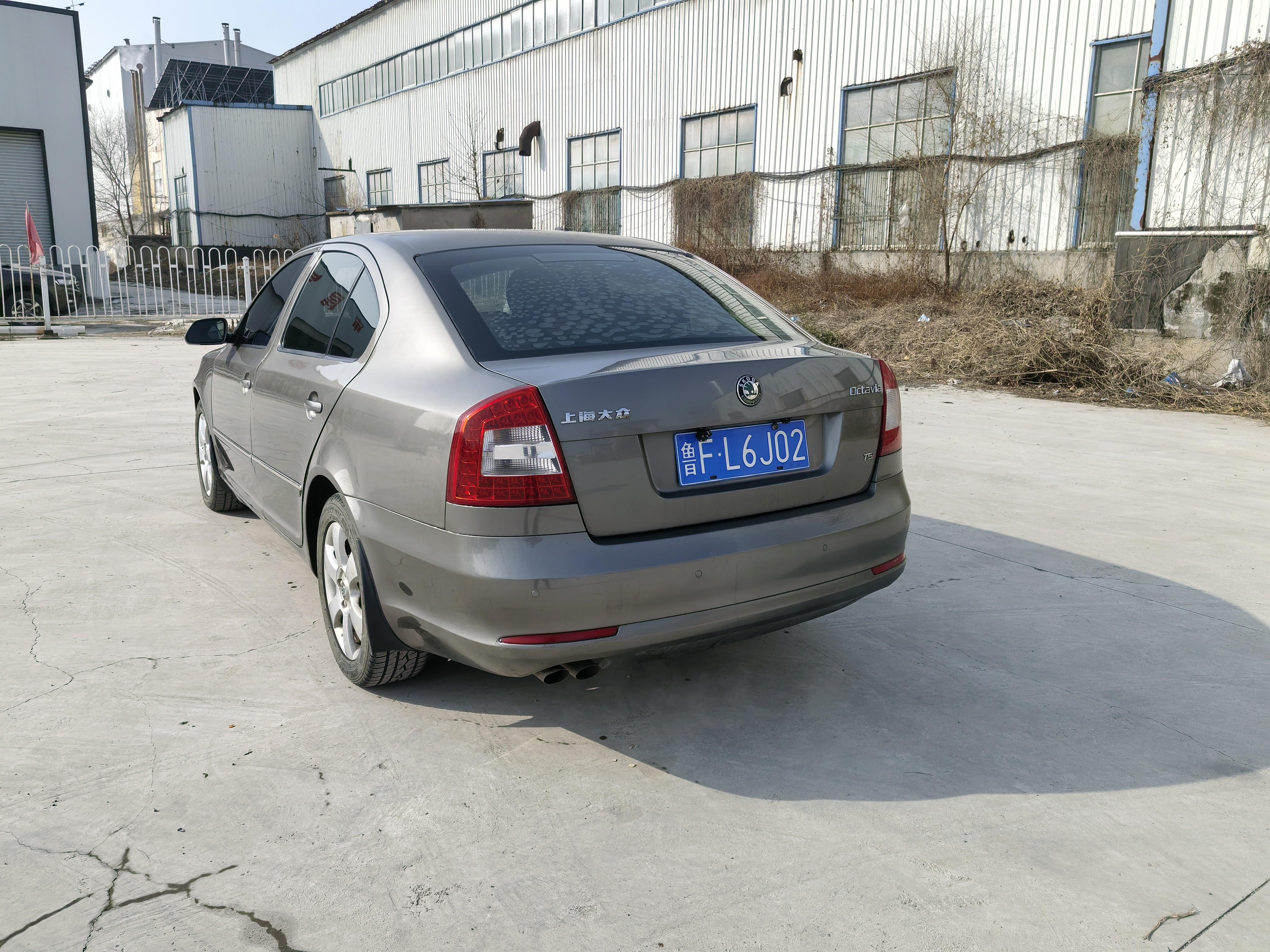 Skoda Octavia 2011 thumb 2