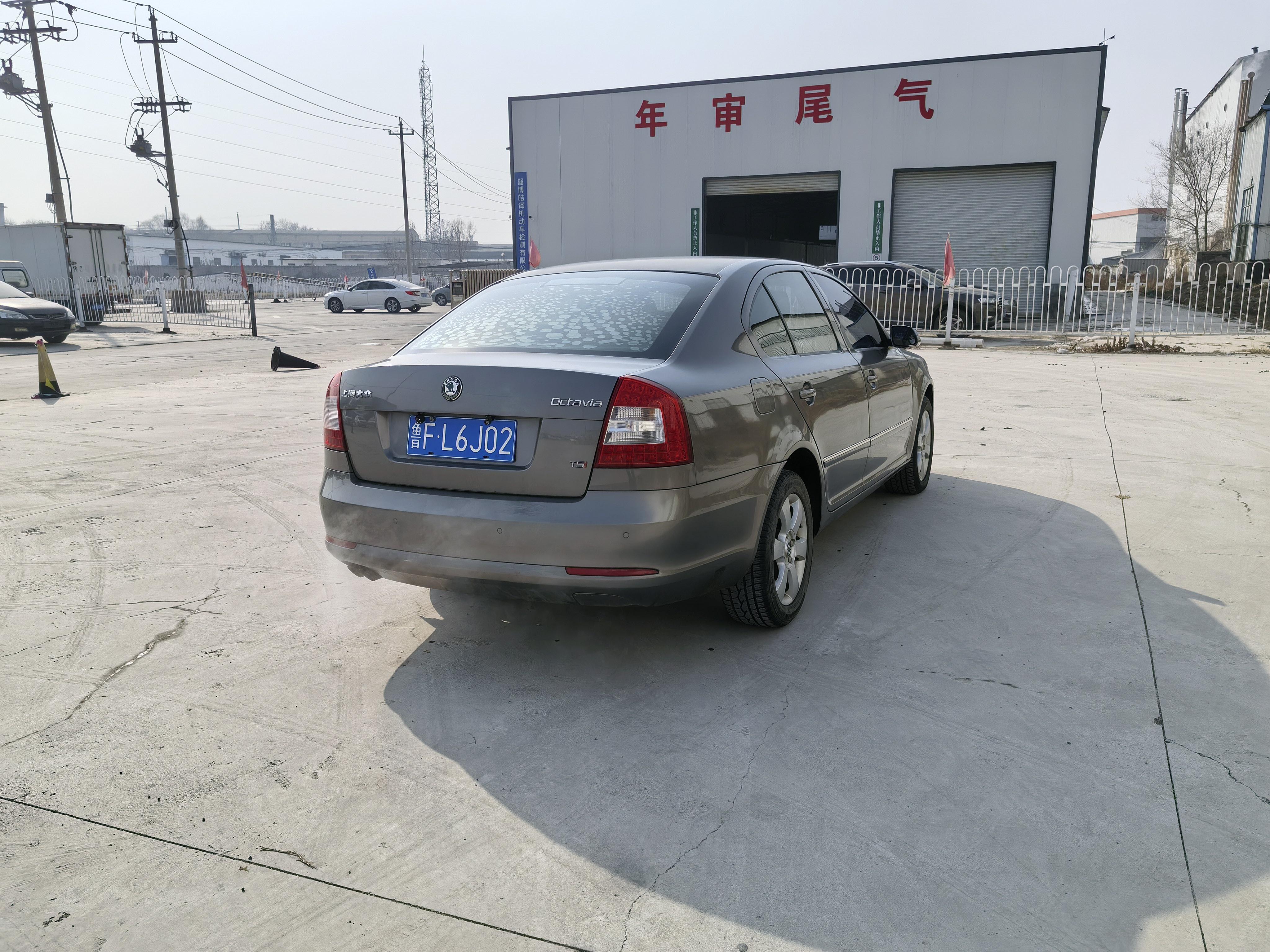 Skoda Octavia 2011 thumb 4