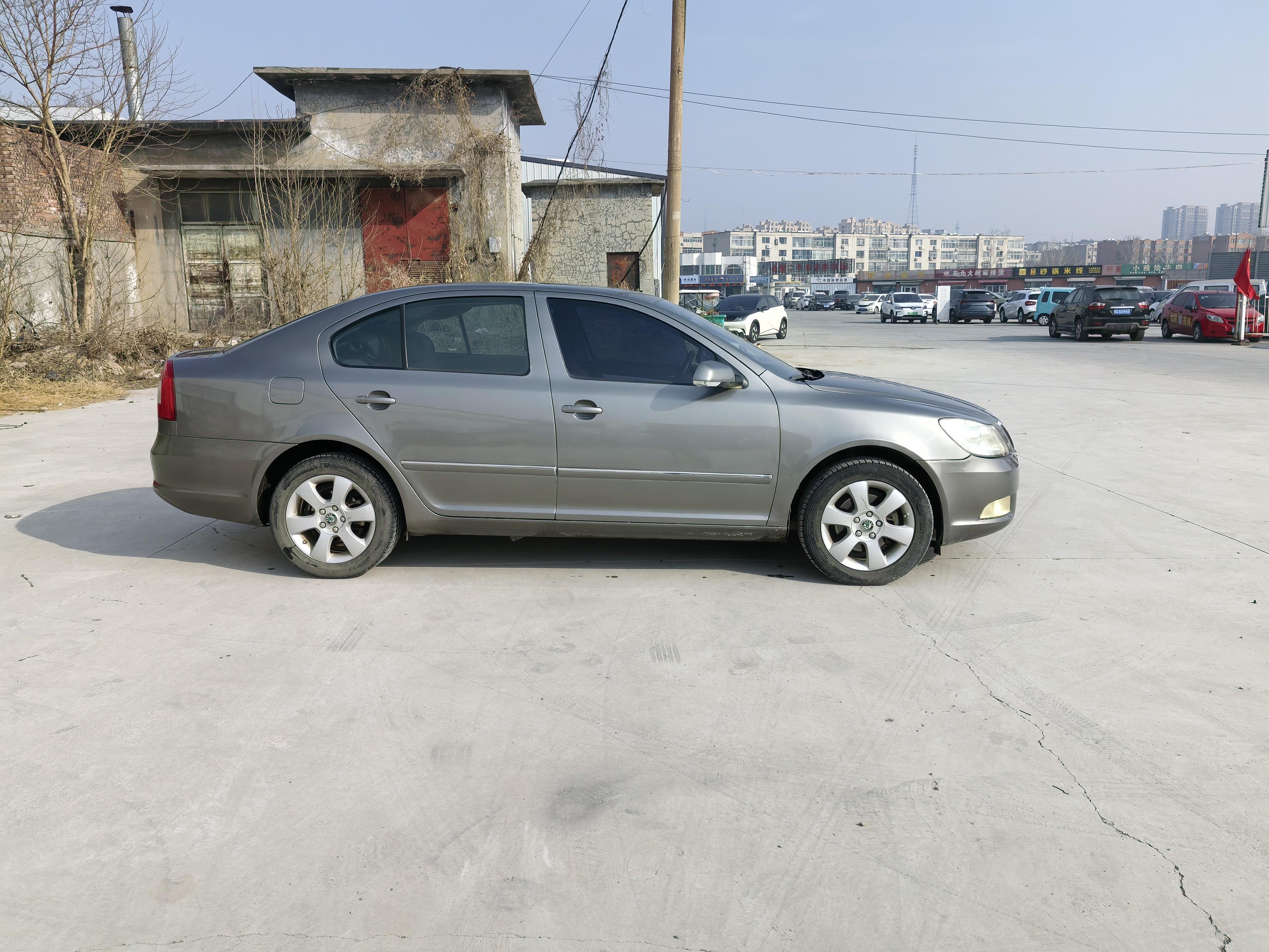 Skoda Octavia 2011 thumb 5