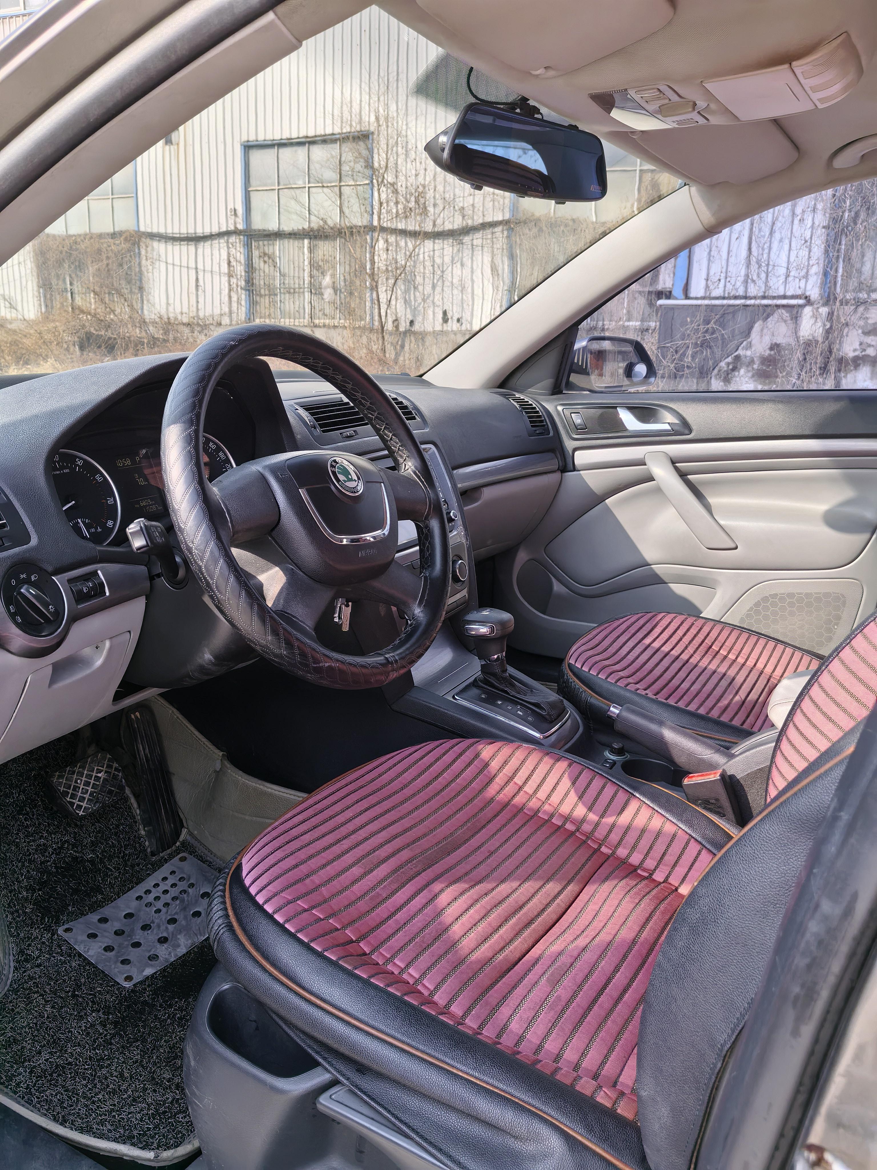 Skoda Octavia 2011 thumb 8