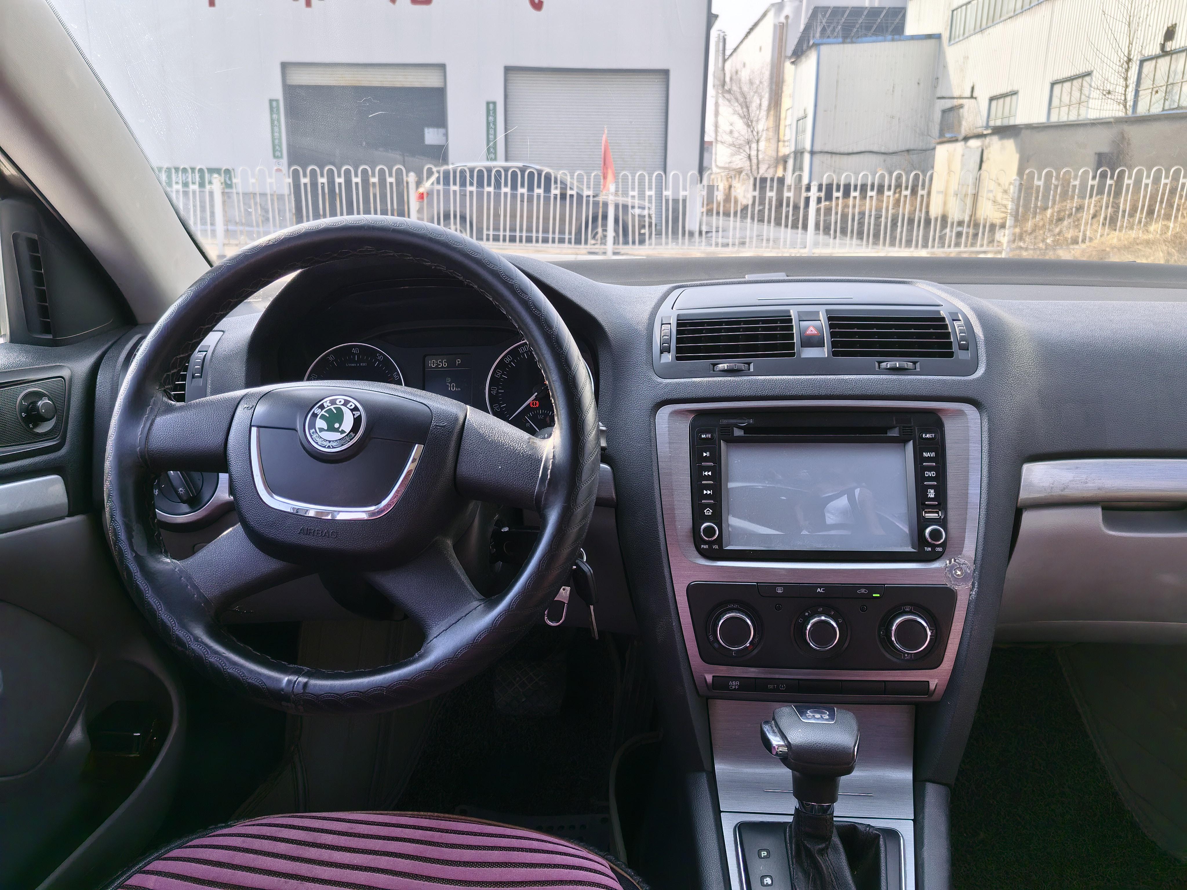 Skoda Octavia 2011 thumb 9
