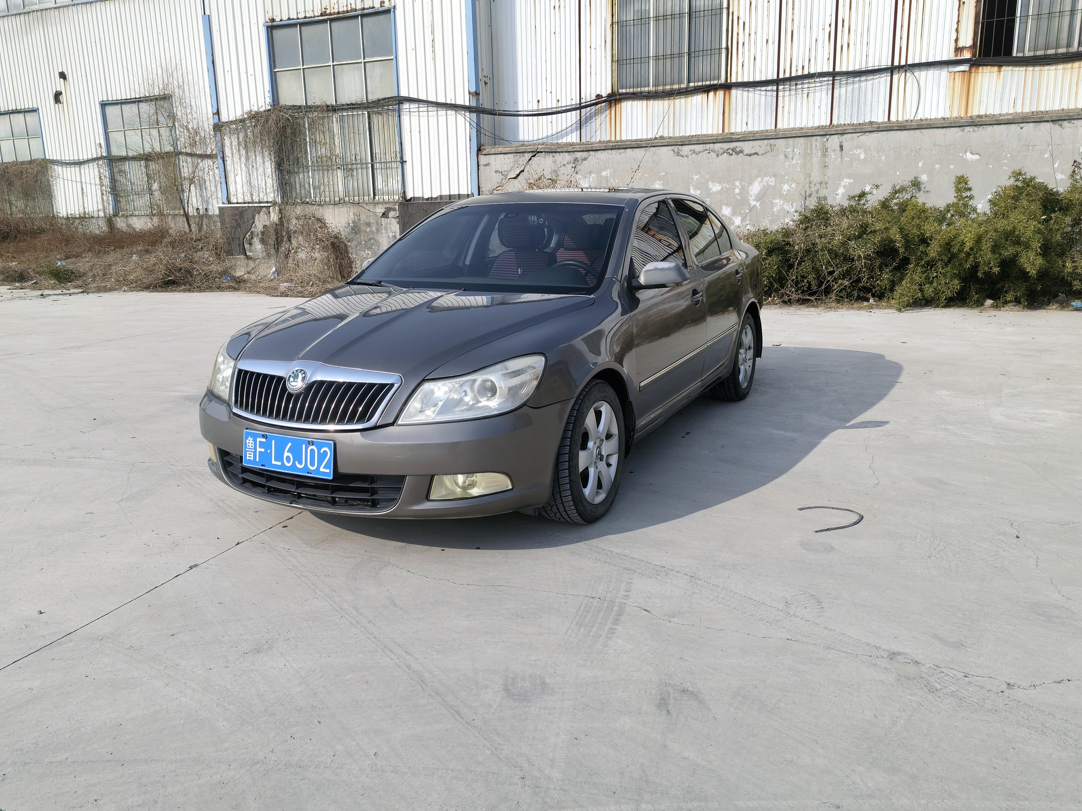 Skoda Octavia 2011 thumb 10