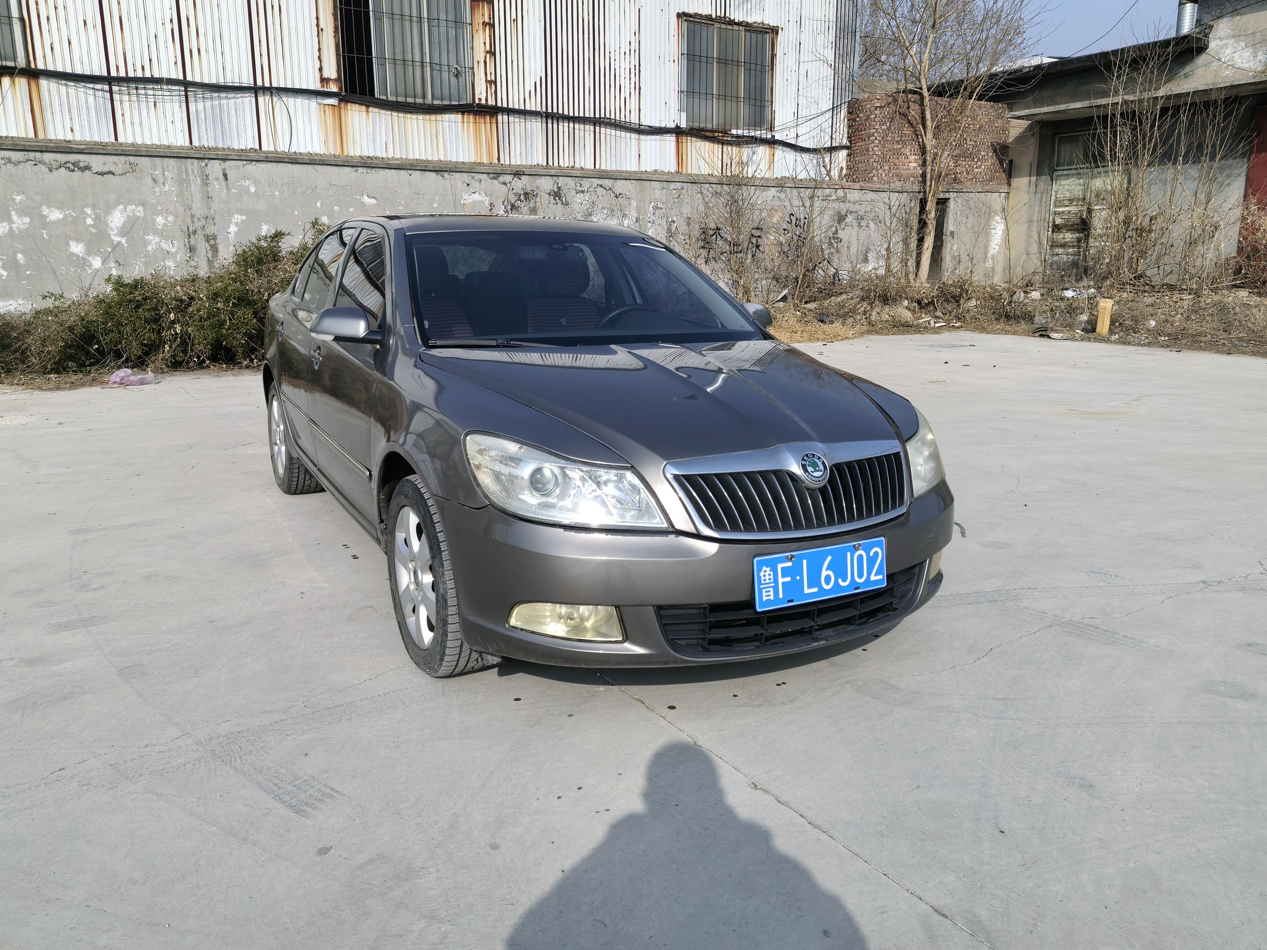 Skoda Octavia 2011 thumb 12