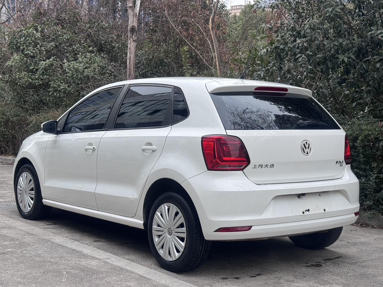 Volkswagen Polo 2018 thumb 2