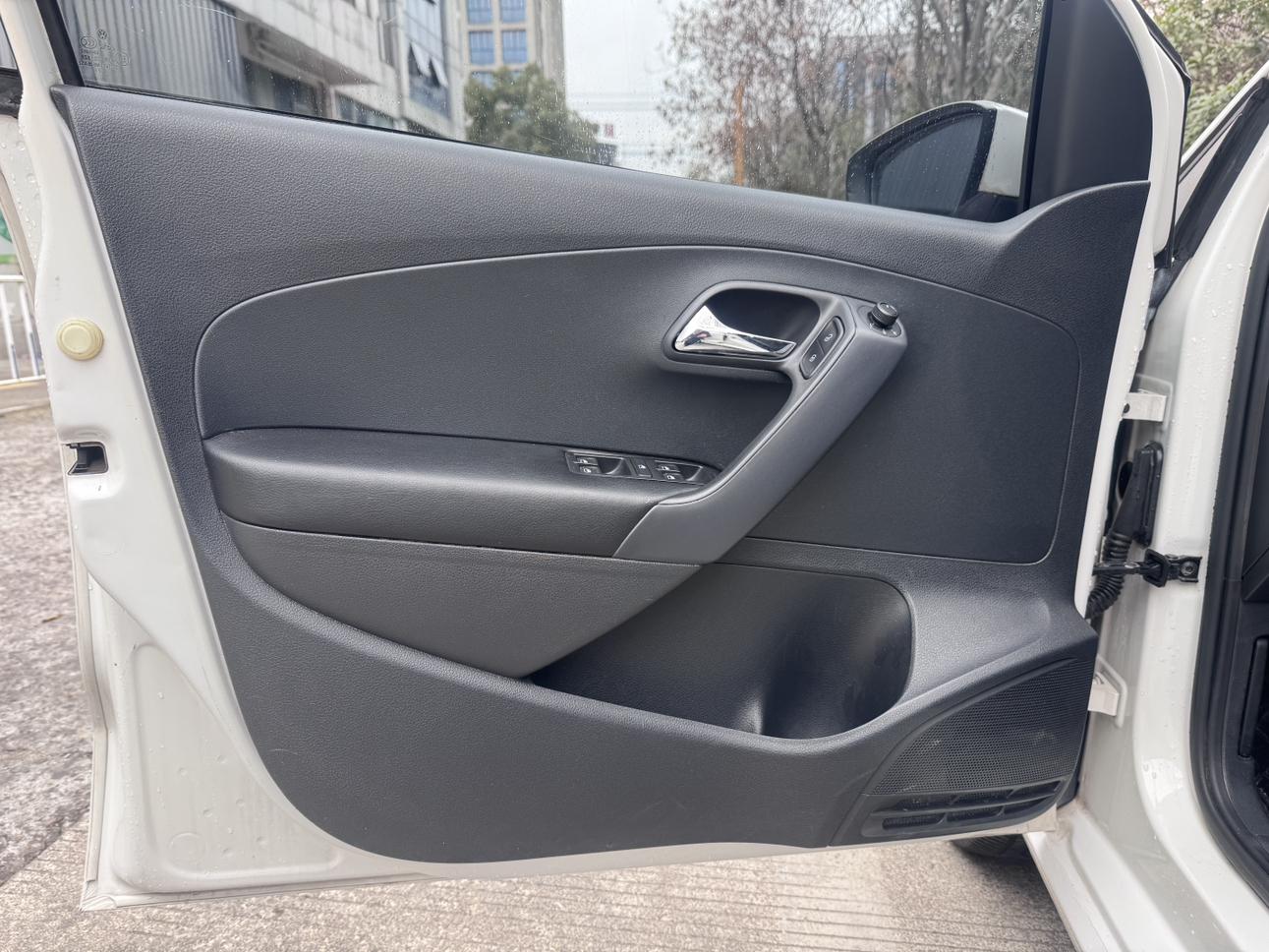 Volkswagen Polo 2018 thumb 5