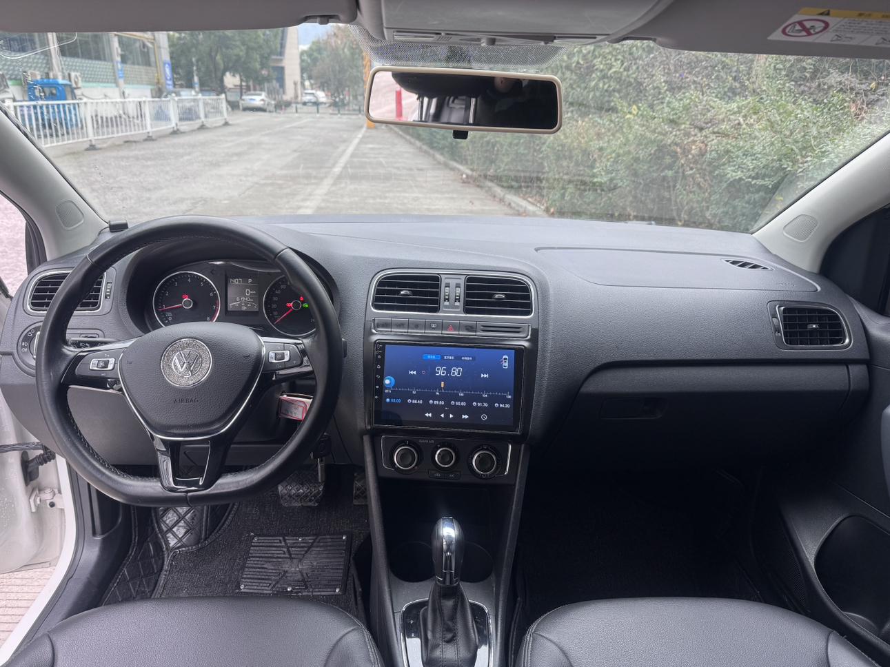 Volkswagen Polo 2018 thumb 8