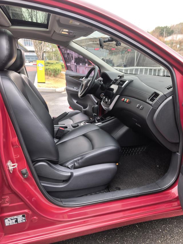 Nissan Tiida 2020 thumb 7