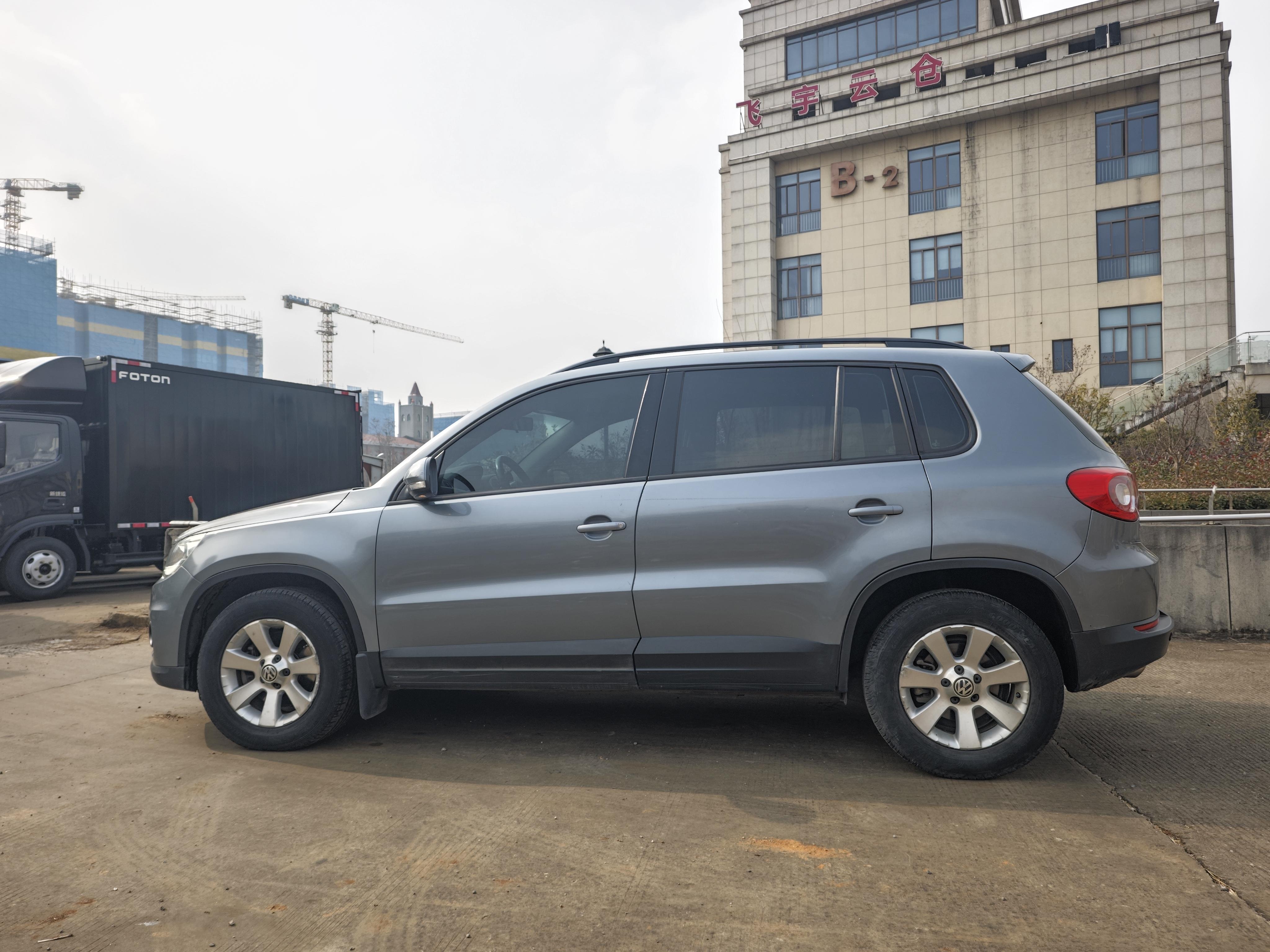 Volkswagen Tiguan 2013 thumb 2