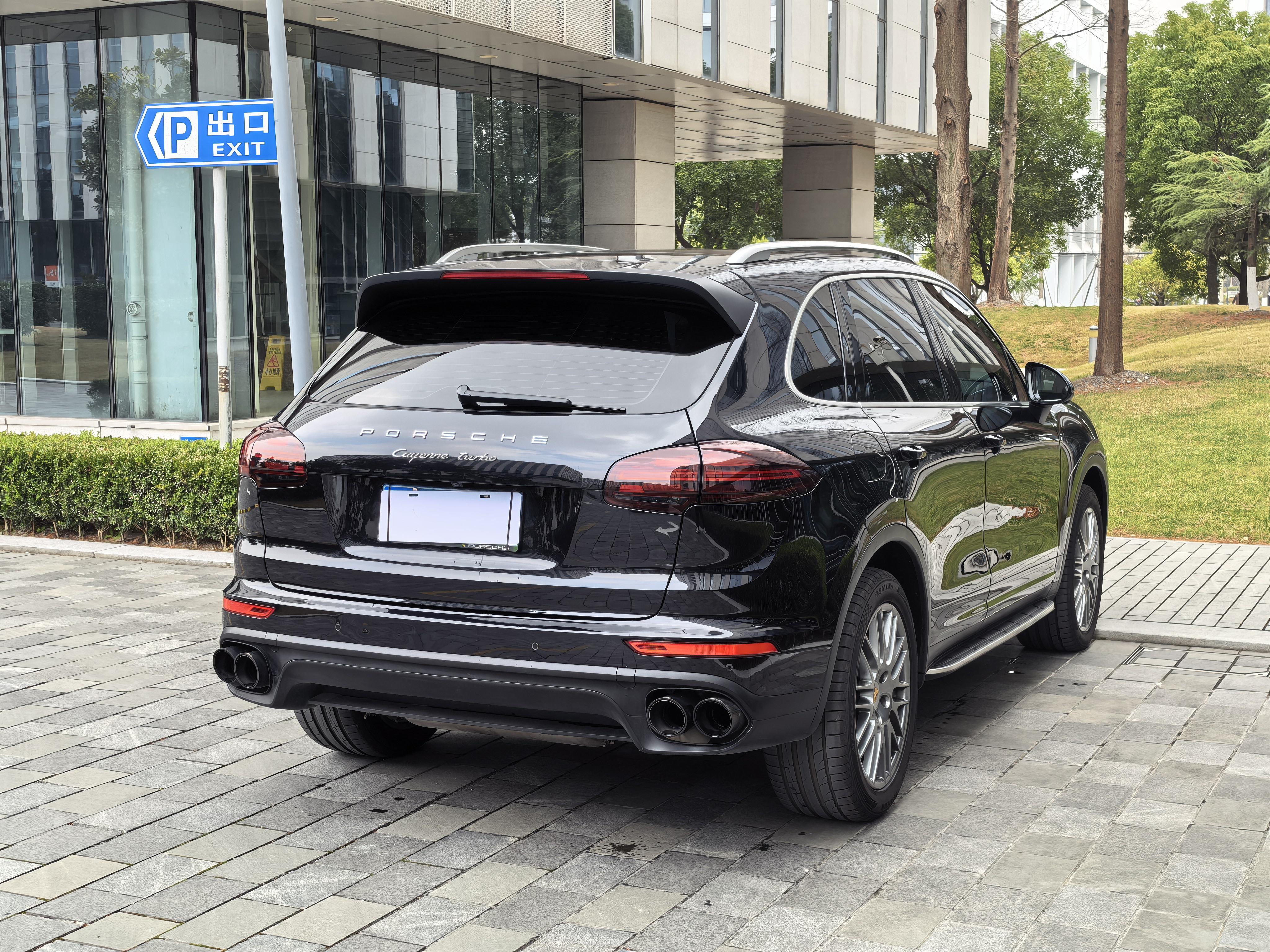 Porsche Cayenne 2017 thumb 5