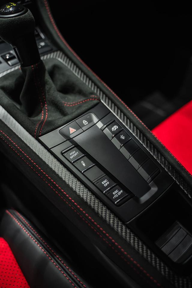 Porsche Cayman 2023 thumb 3