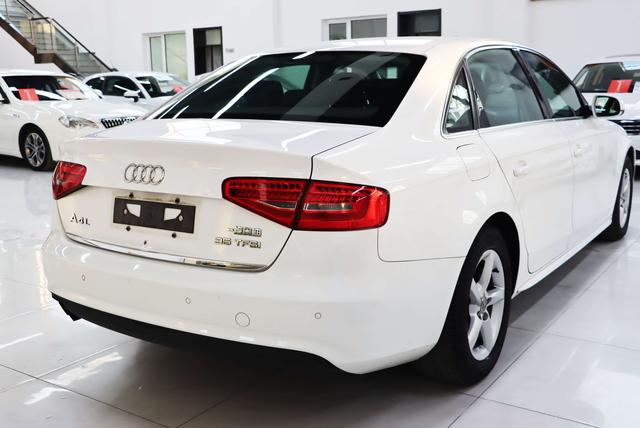 Audi A4 2014 thumb 4