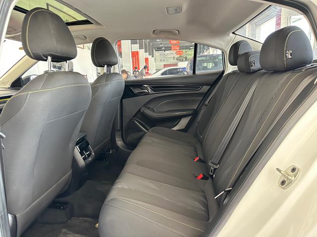 Roewe i5 2021 thumb 2