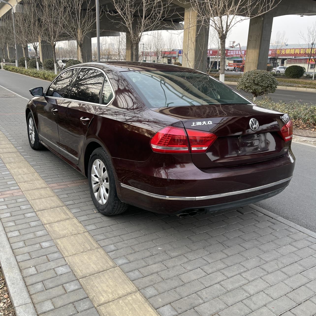 Volkswagen Passat 2011 thumb 2