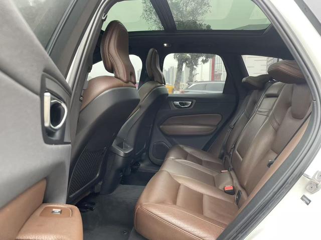 Volvo XC60 2021 thumb 2