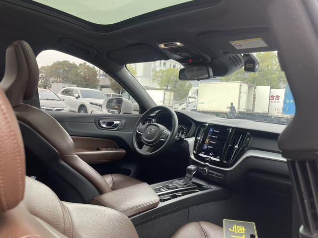 Volvo XC60 2021 thumb 3