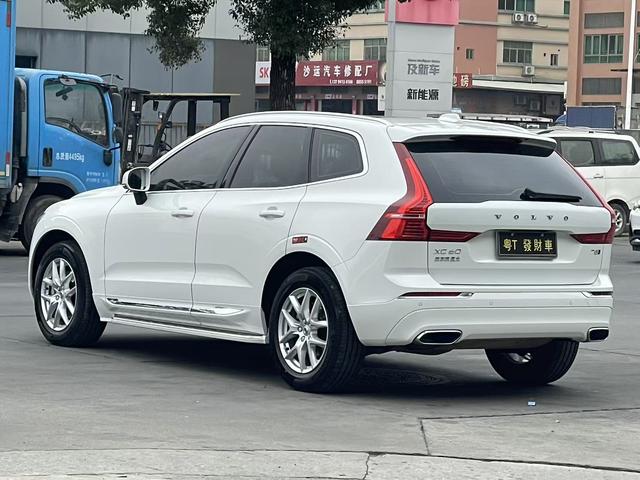 Volvo XC60 2021 thumb 4