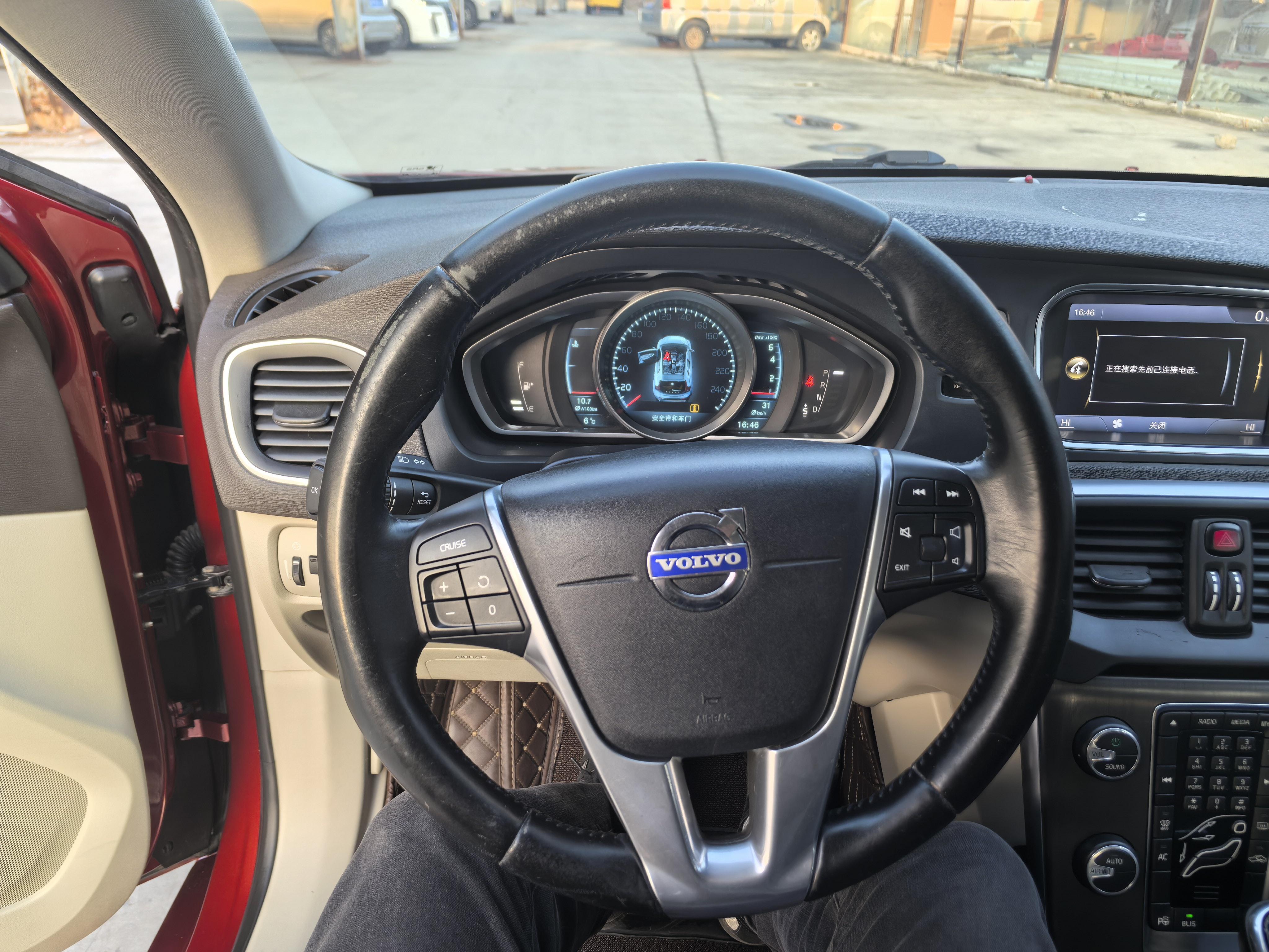 Volvo V40 2014 thumb 5