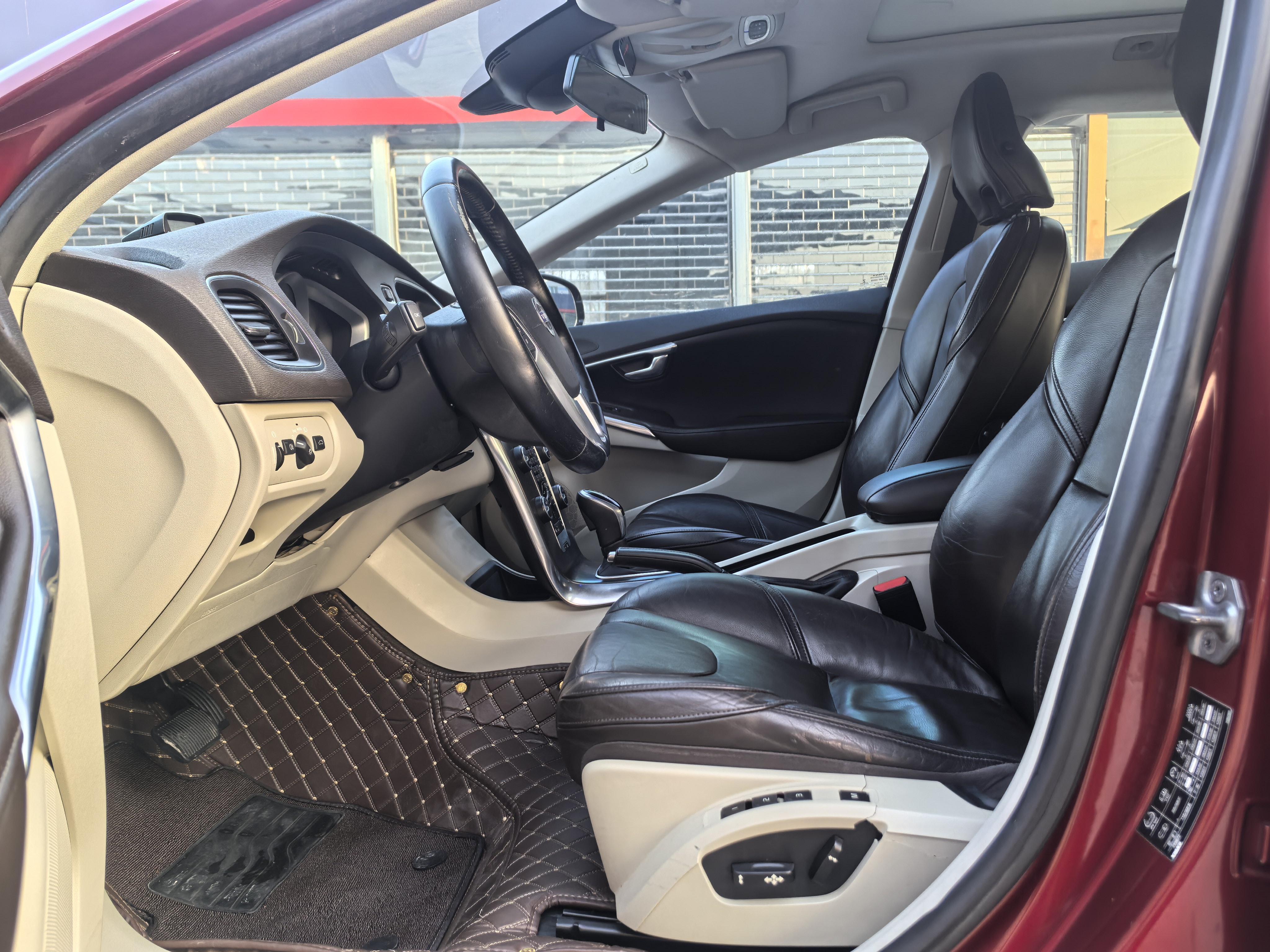 Volvo V40 2014 thumb 6