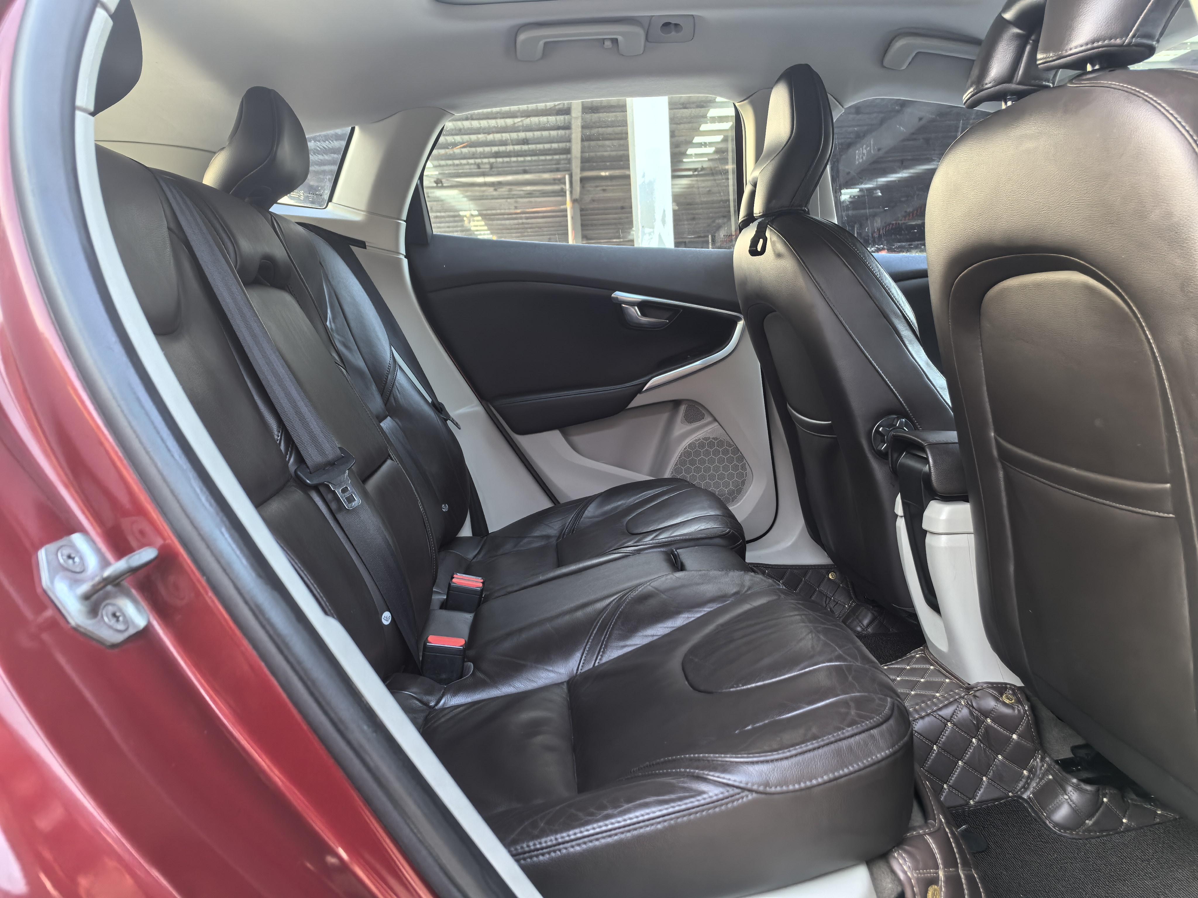 Volvo V40 2014 thumb 7