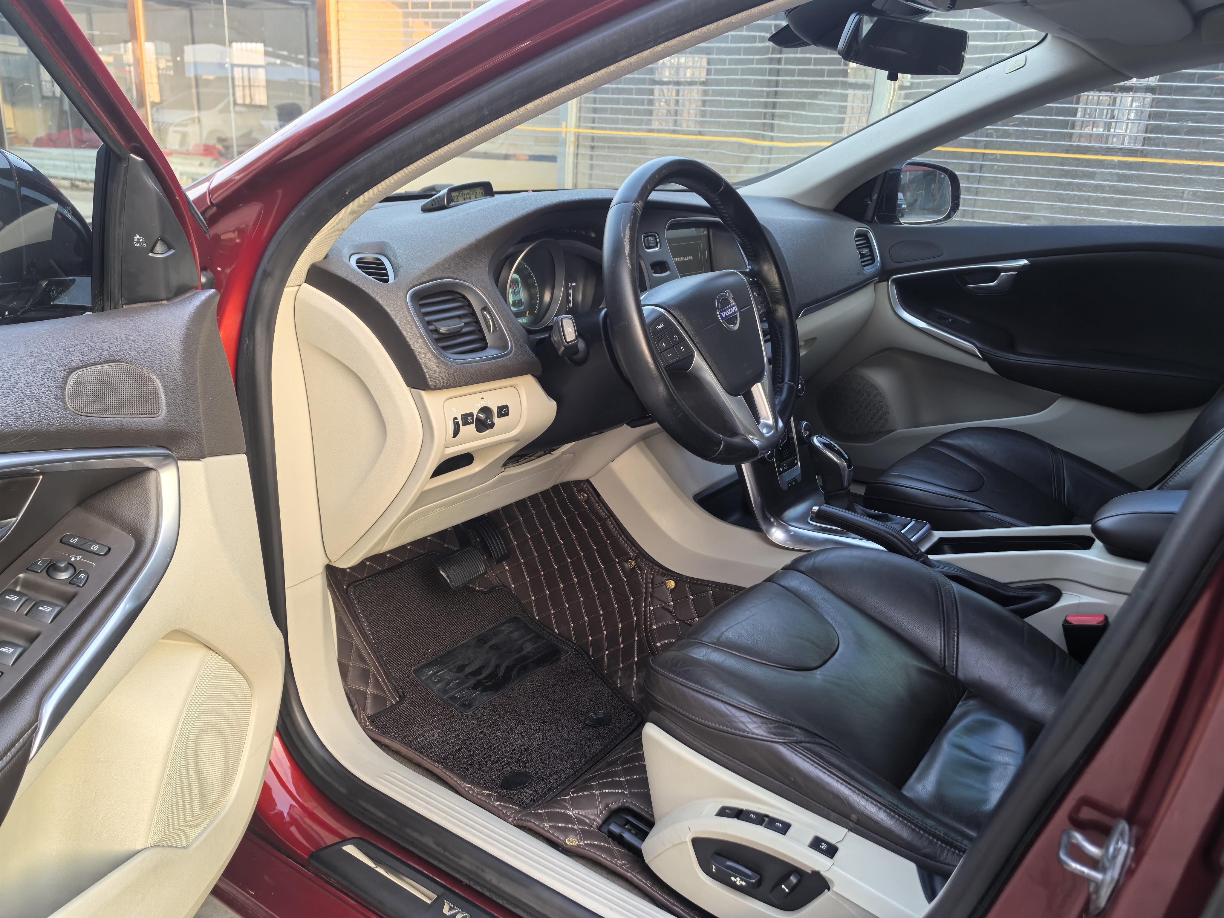 Volvo V40 2014 thumb 9