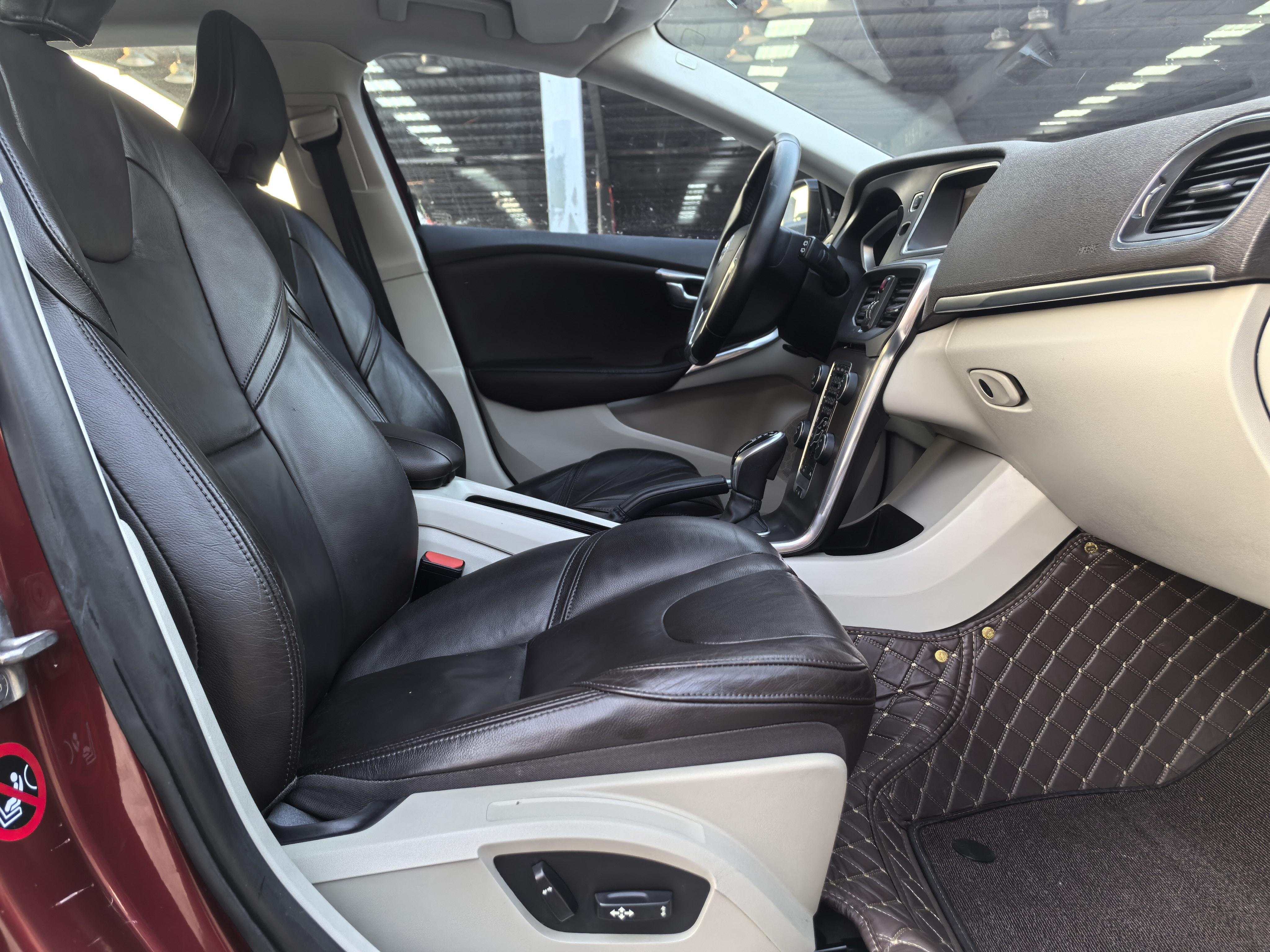 Volvo V40 2014 thumb 10